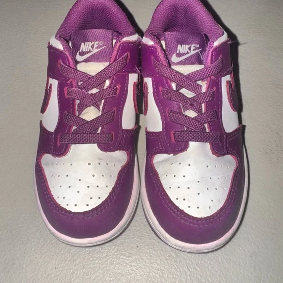 Nike Kids Sneakers in Purple and White - Picture 5 of 6